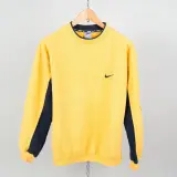 Gdzie kupić bluzy Nike vintage: najlepsze miejsca i porady na zakupy
