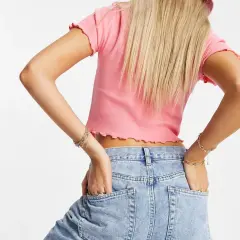 Spodnie w stylu lat 90: Odkryj trendy, które musisz znać