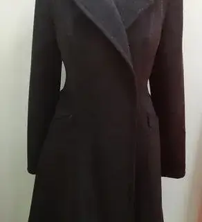 Płaszcz w stylu lat 50 – odkryj elegancję retro i ponadczasowe fasony