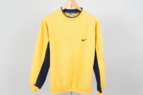 Gdzie kupić bluzy Nike vintage: najlepsze miejsca i porady na zakupy