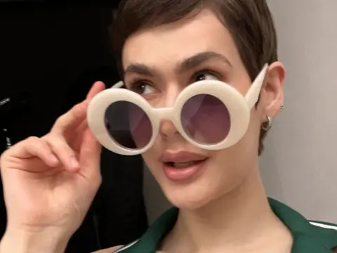 Okulary w stylu lat 60 - odkryj ikony mody i stylowe inspiracje
