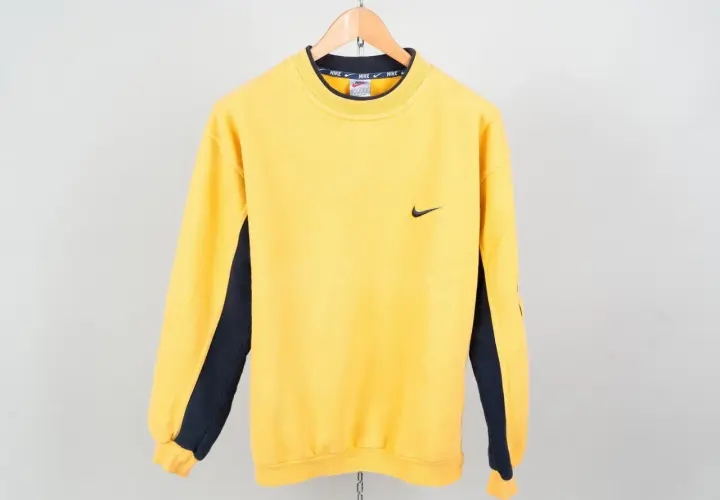 Gdzie kupić bluzy Nike vintage: najlepsze miejsca i porady na zakupy