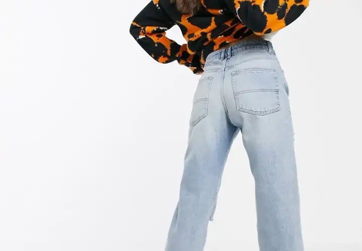 Jeansy z dziurami w stylu lat 90 - odkryj modne inspiracje i stylizacje