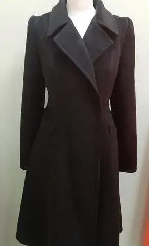 Płaszcz w stylu lat 50 – odkryj elegancję retro i ponadczasowe fasony