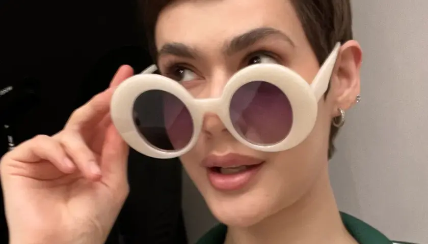 Okulary w stylu lat 60 - odkryj ikony mody i stylowe inspiracje