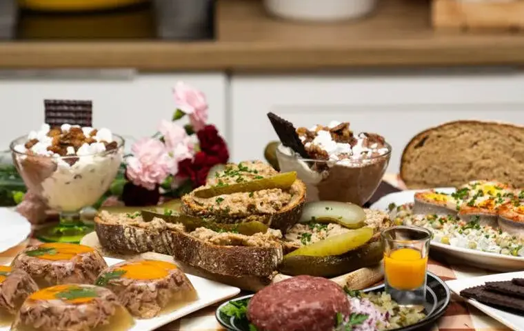 Impreza w stylu PRL kuchnia: smakowite przepisy na niezapomniane dania