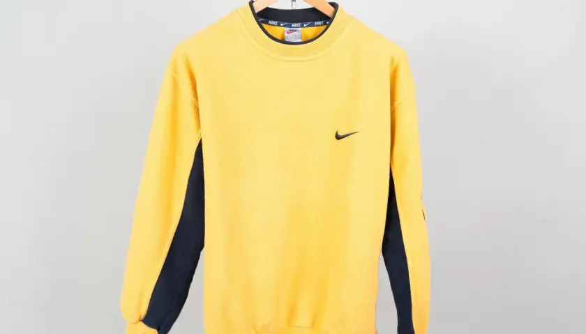 Gdzie kupić bluzy Nike vintage: najlepsze miejsca i porady na zakupy