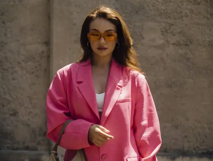 Co to styl vintage? Odkryj jego cechy i jak go nosić w modzie