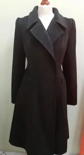 Płaszcz w stylu lat 50 – odkryj elegancję retro i ponadczasowe fasony
