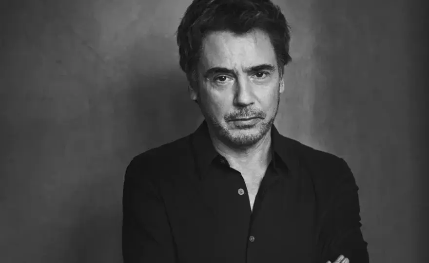 Jak dotlenił muzykę elektroniczną Jean-Michel Jarre i jego wpływ