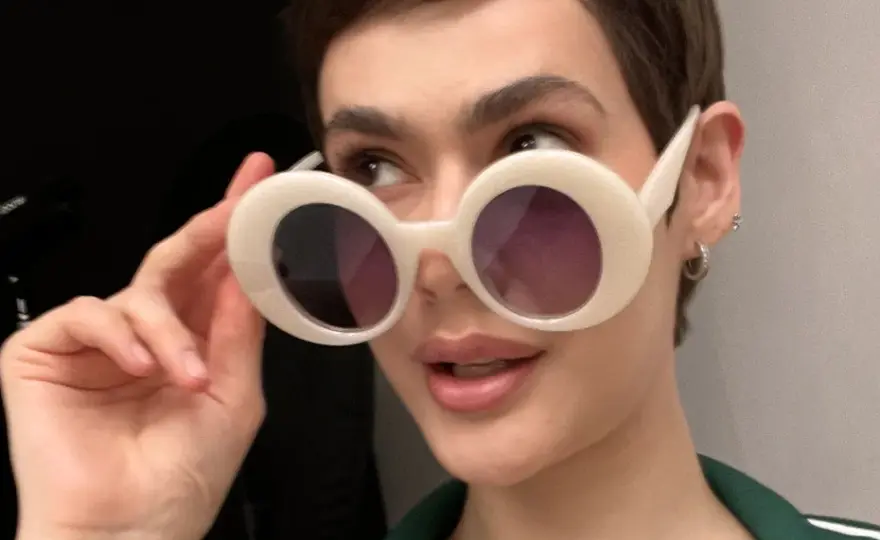 Okulary w stylu lat 60 - odkryj ikony mody i stylowe inspiracje