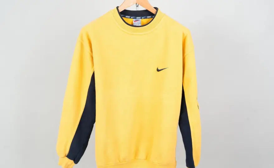 Gdzie kupić bluzy Nike vintage: najlepsze miejsca i porady na zakupy