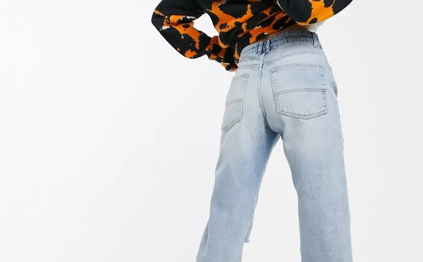 Jeansy z dziurami w stylu lat 90 - odkryj modne inspiracje i stylizacje