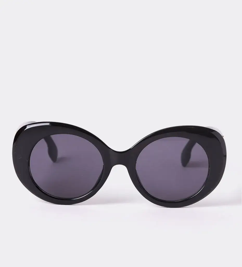 Zdjęcie Okulary w stylu lat 60 - odkryj ikony mody i stylowe inspiracje