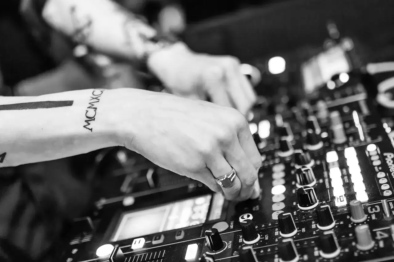 Zdjęcie Polski kompozytor muzyki elektronicznej Marek Szulen i album Ankaria